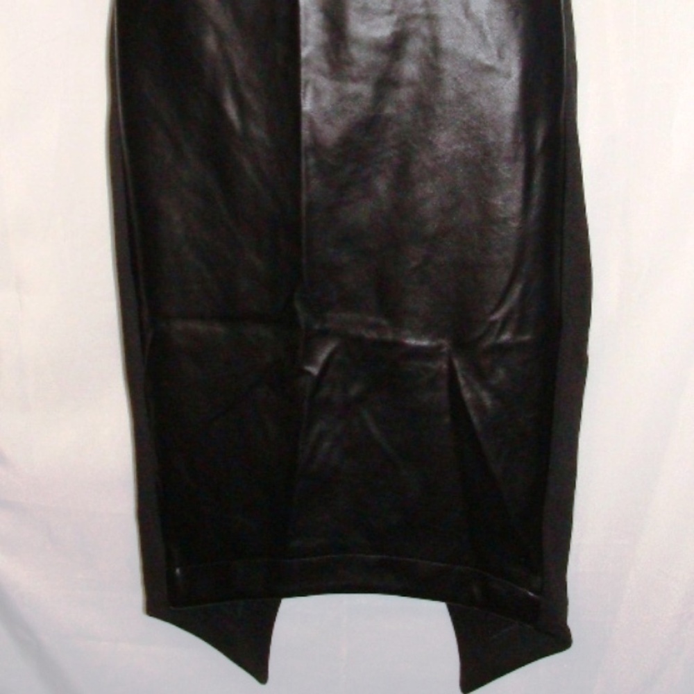 GRACIA FAUX LEATHER BACK V-SPLIT SKIRT